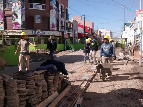 Se venció otro plazo para que terminen la primera parte de la refuncionalización de la calle Buenos Aires