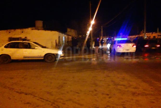 Un policía con la cara destrozada y varios apuñalados en el barrio IPPV