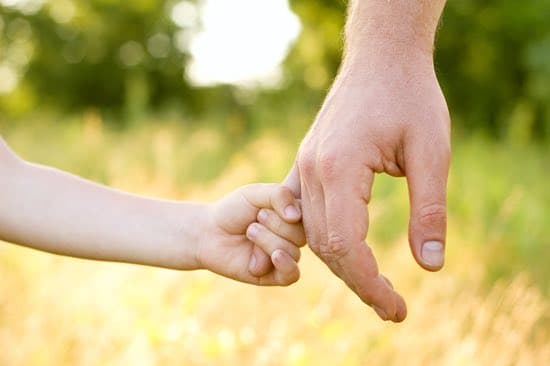 Amplían las excepciones de la cuarentena para hijos de padres separados