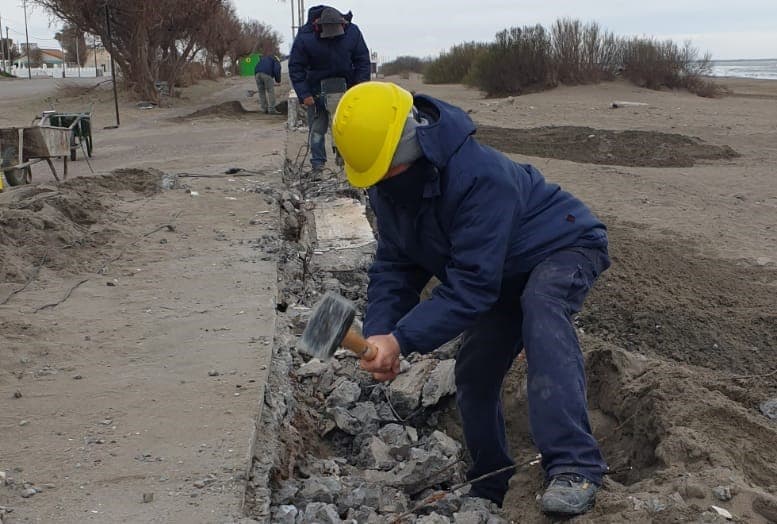 Iniciaron las obras de construcción del muro costero en El Cóndor