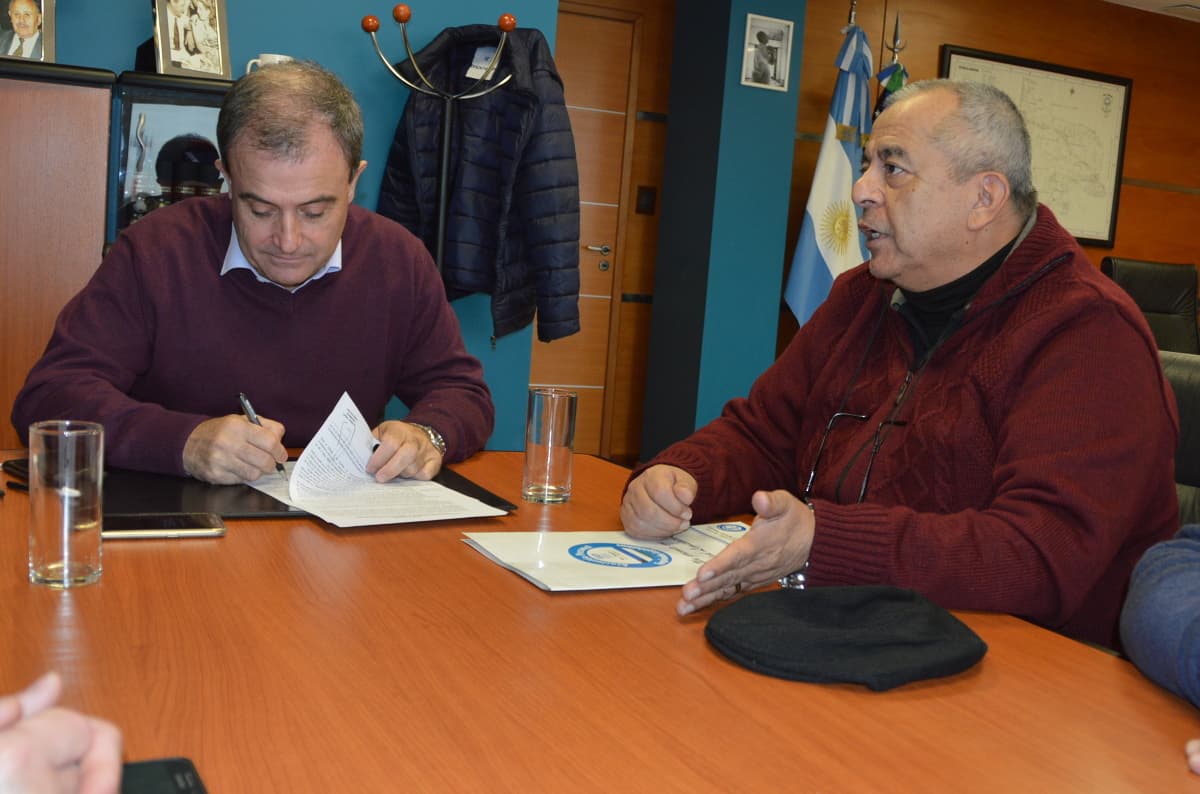 Gatica le pide a Pesatti aumento salarial para los legislativos