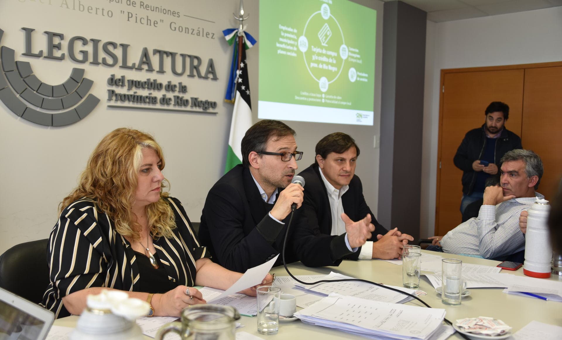 Domingo fundamentó la creación de la tarjeta para los empleados públicos