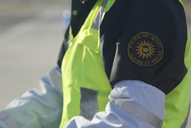 Chocó a un Policía con su moto por evitar un control de tránsito en el puente Ferrocarretero