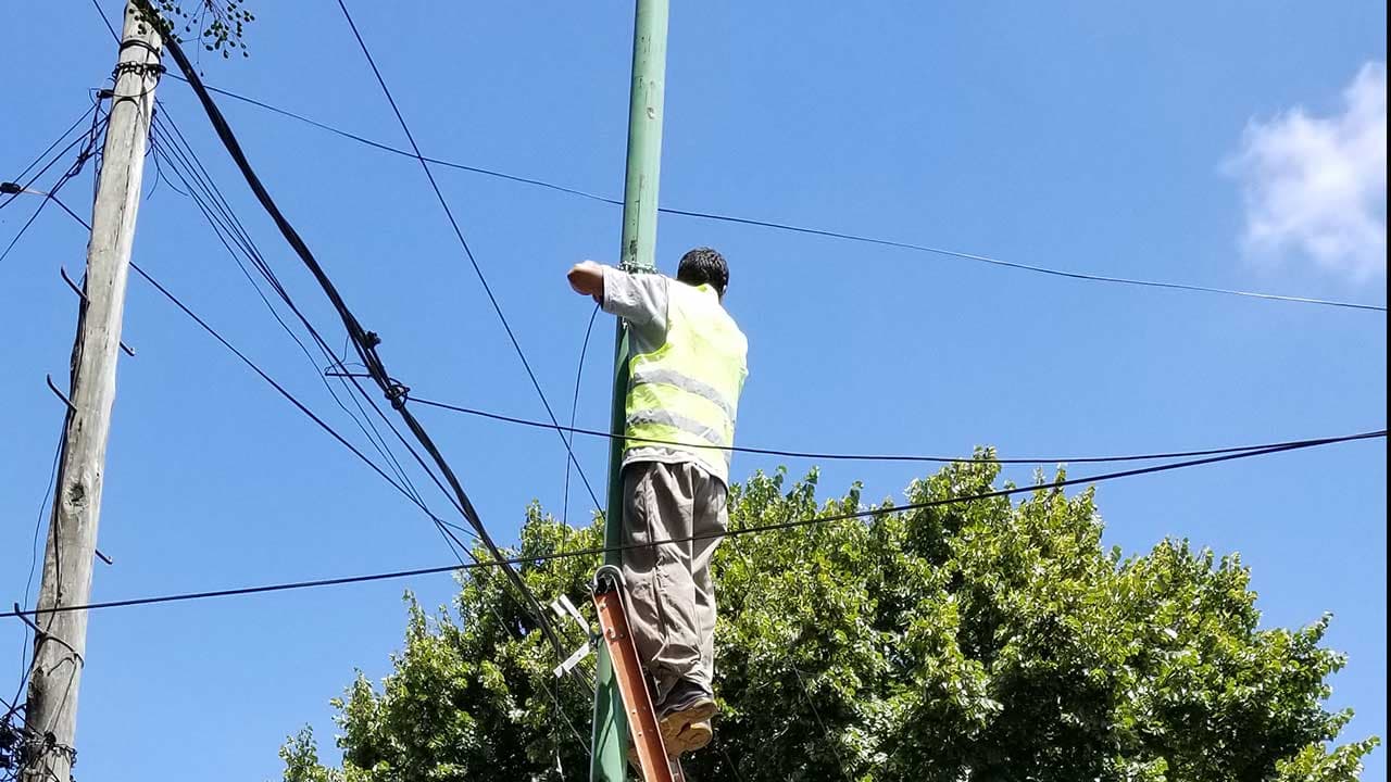 Proyecto para retirar el cableado aéreo en desuso en Viedma