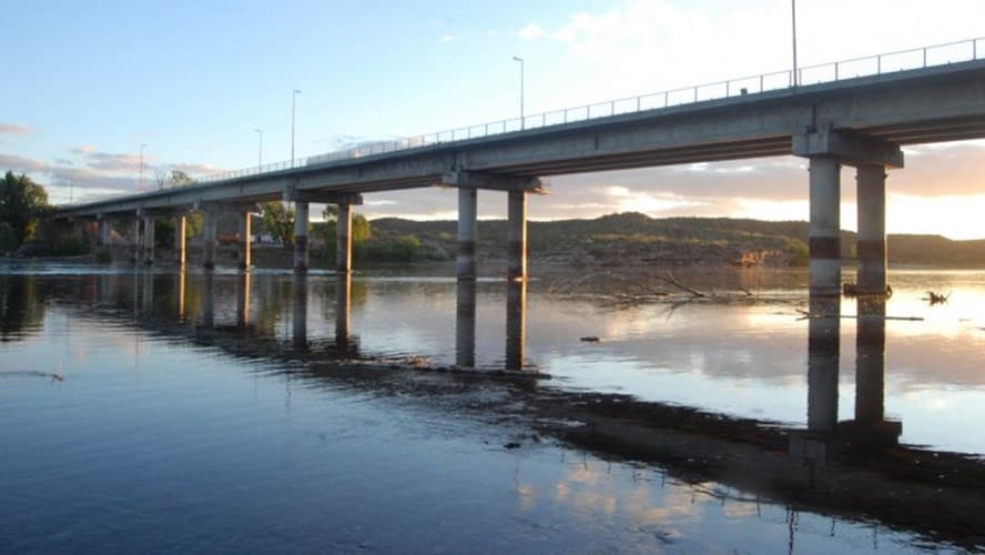 Cayó al río con su auto, la aseguradora no quería reconocer la destrucción total del rodado y por eso también deberá pagarle por daño moral
