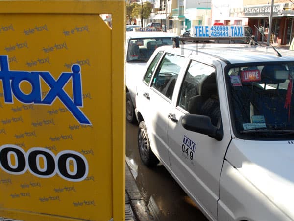 Ofrecen un 25% de aumento a los taxistas de Viedma