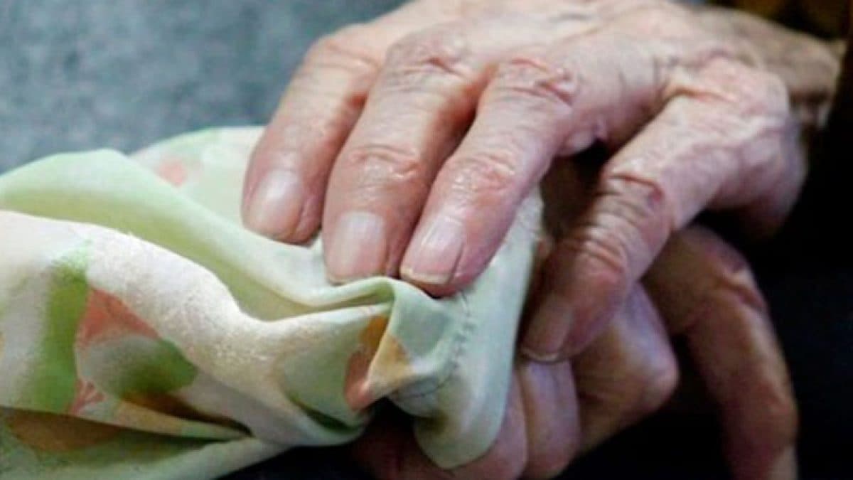Una sentencia favorece a la abuela de dos niñas como tutora tras el abandono de sus padres