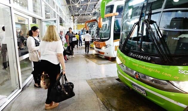 A una mujer le vendieron el pasaje de vuelta con fecha anterior a la ida y deberán indemnizarla