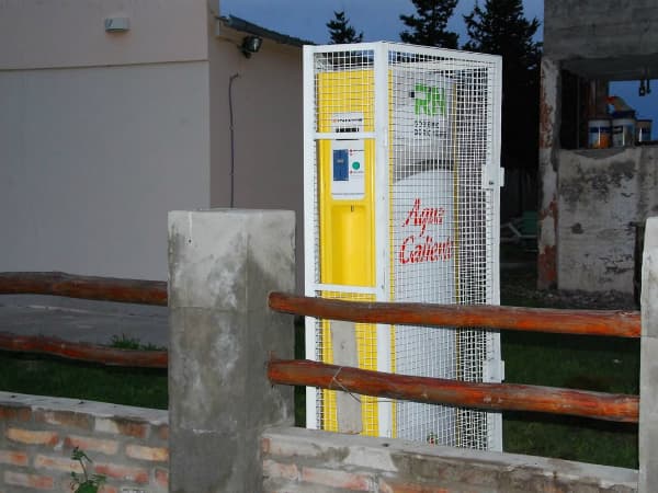Instalan cuatro termos de agua caliente en distintos sectores de la ciudad de uso gratuito