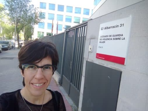 Autorizan salir de su casa, a un joven con discapacidad como parte de su terapia