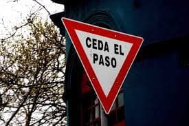 Tenía prioridad absoluta de paso, la chocaron cuando ya estaba cruzando la calle