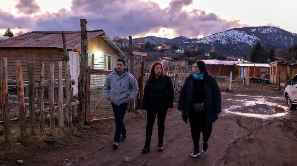 Carreras está en Bariloche y recorrió los lugares afectados por las lluvias y el alud