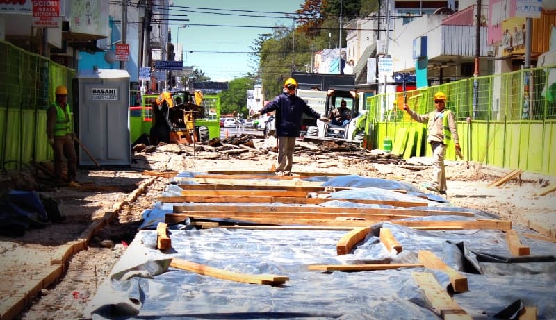 Empresas constructoras incorporan a trabajar a obreros despedidos por Baszkir