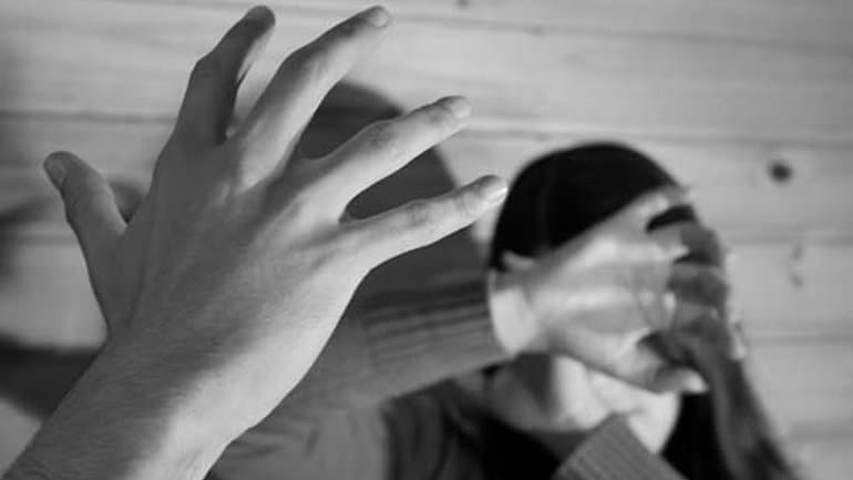 La golpeó y la amenazó con un cuchillo, le dieron sólo 15 días de prisión domiciliaria